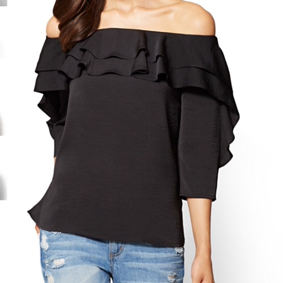 ❗️LAST ONE ❗️black ruffled off the shoulder blouse - Picture 2 of 5